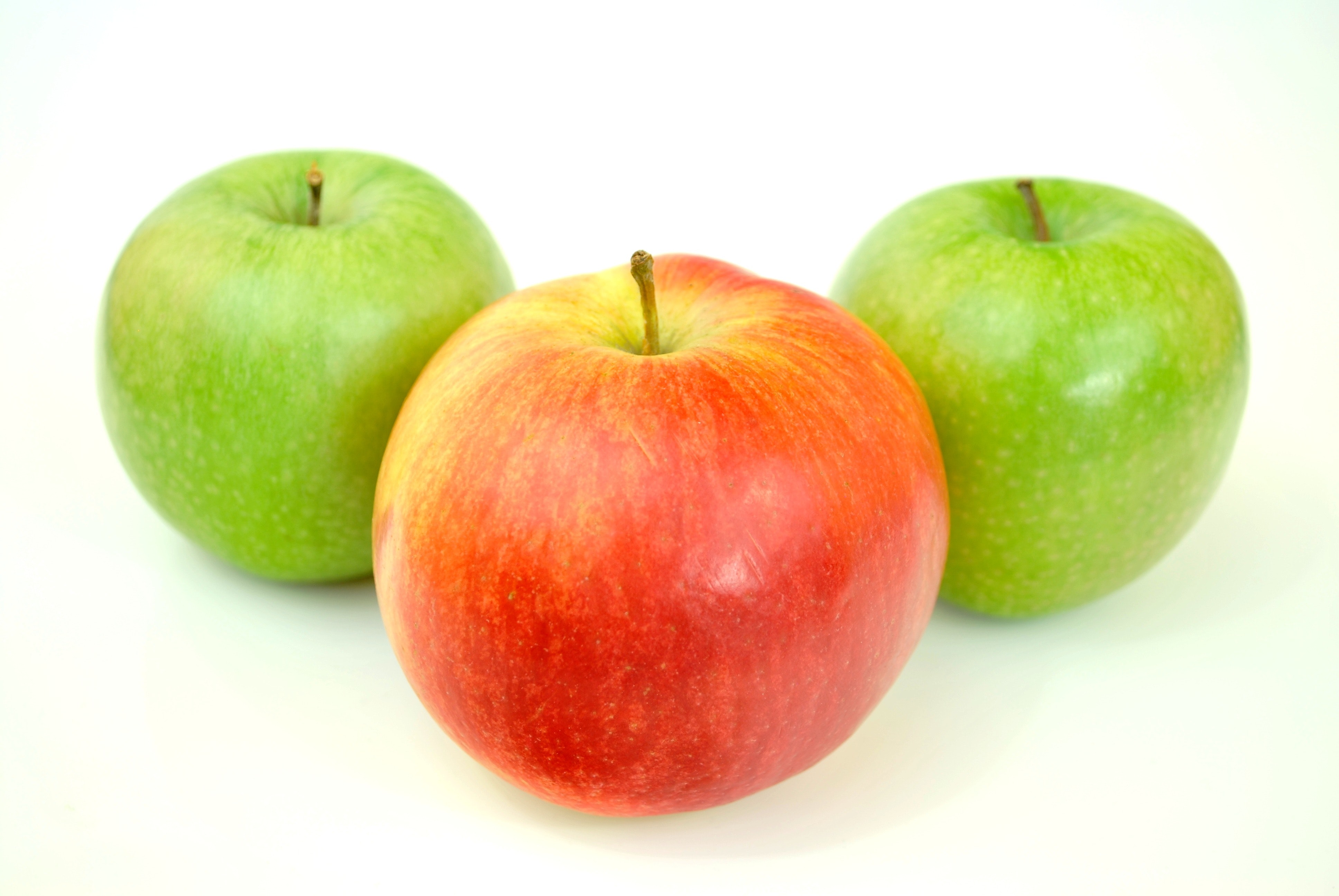 Яблоко фрукт или овощ. Эпл Грин яблоко. Яблоки Грин Грин. Три яблока. Яблоко для детей.